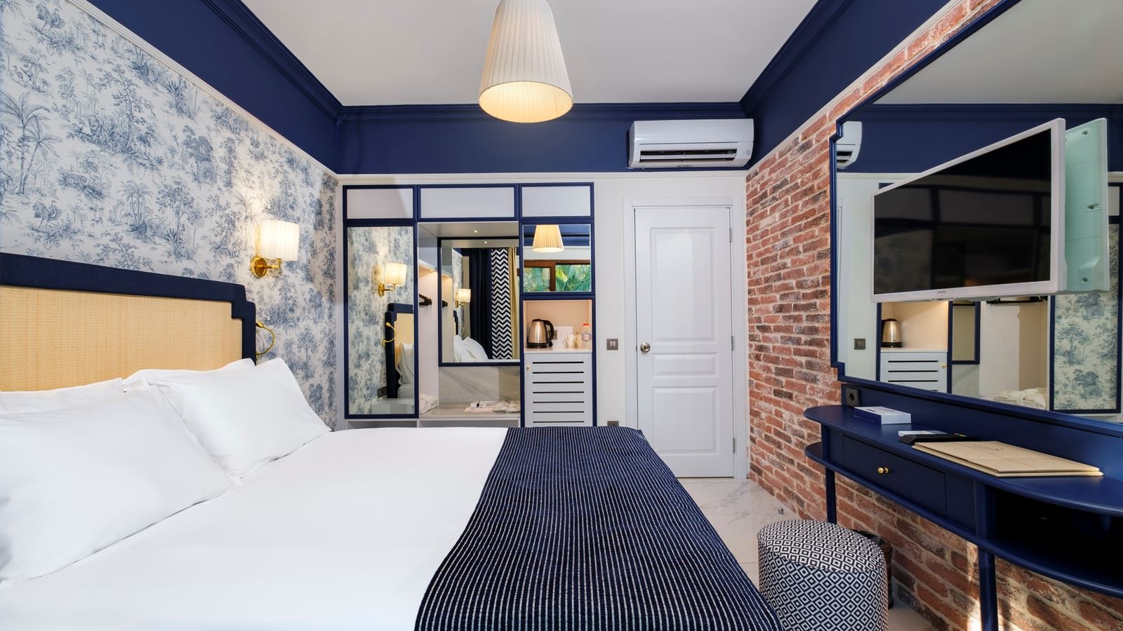 rooms-villa-family-room