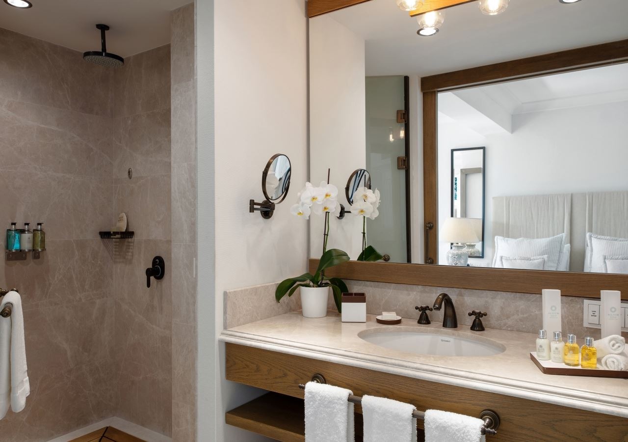 rooms-deluxe-sea-view-room