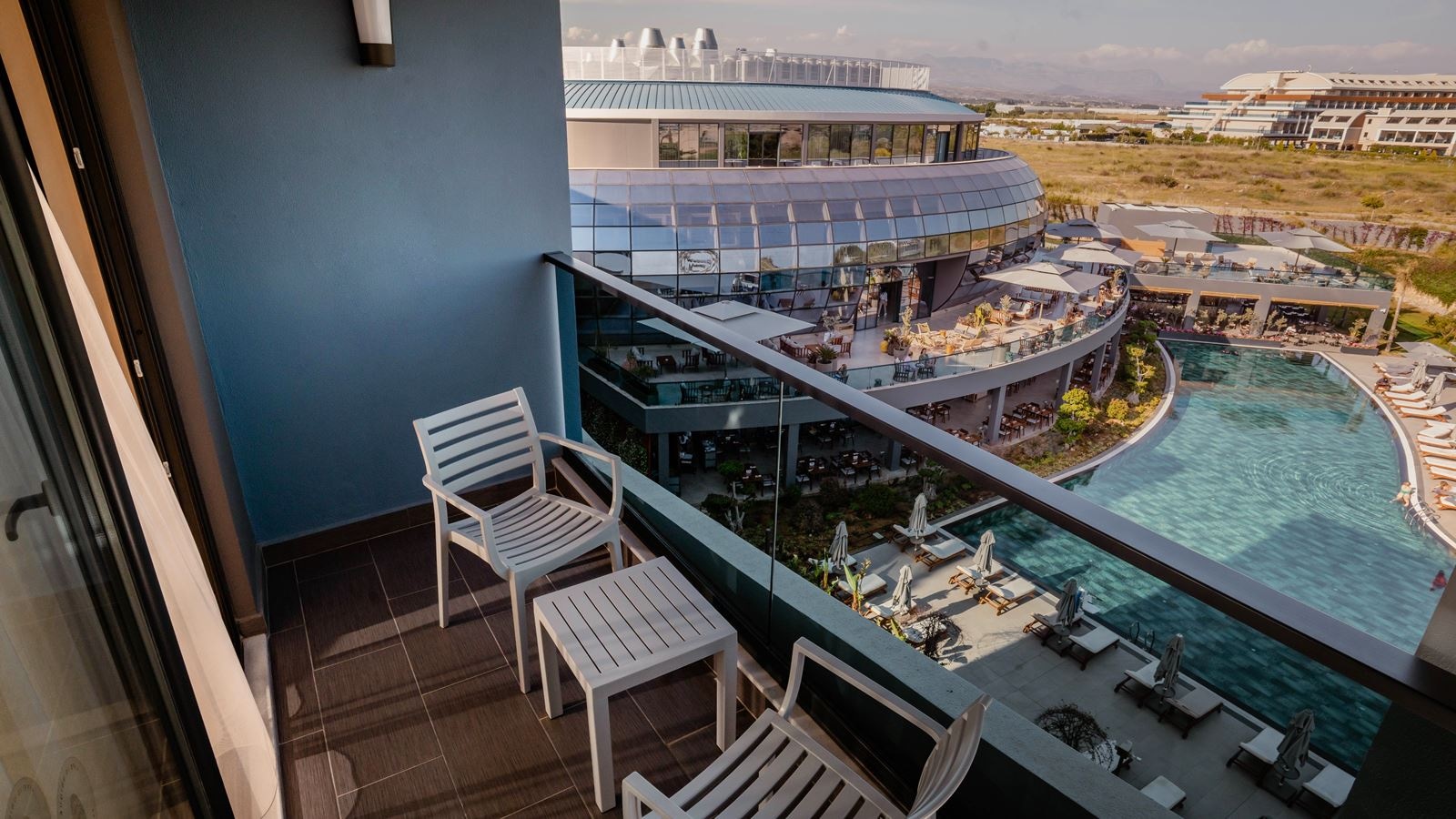 rooms-deluxe-side-sea-view-room