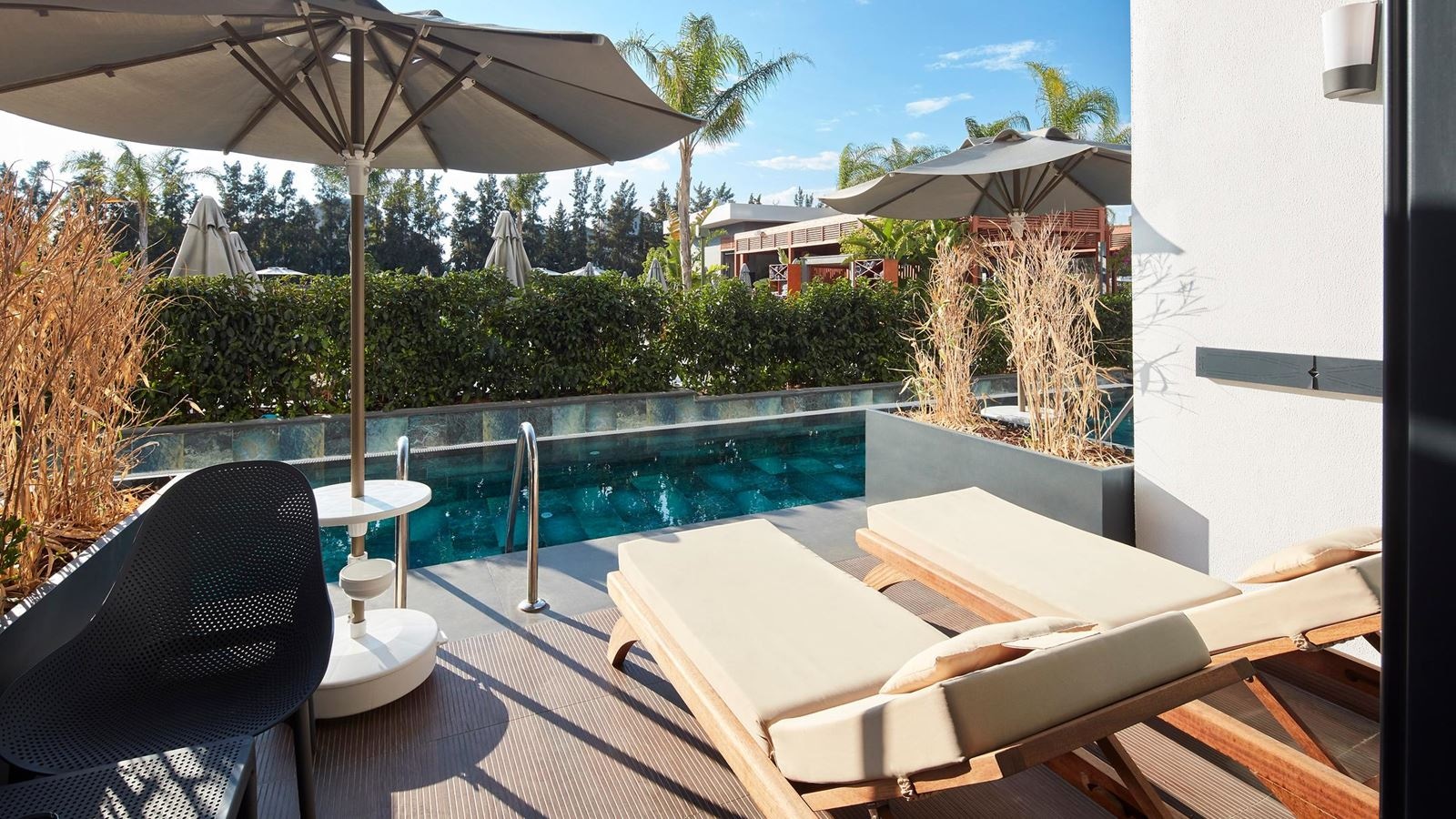 rooms-deluxe-swim-up-room