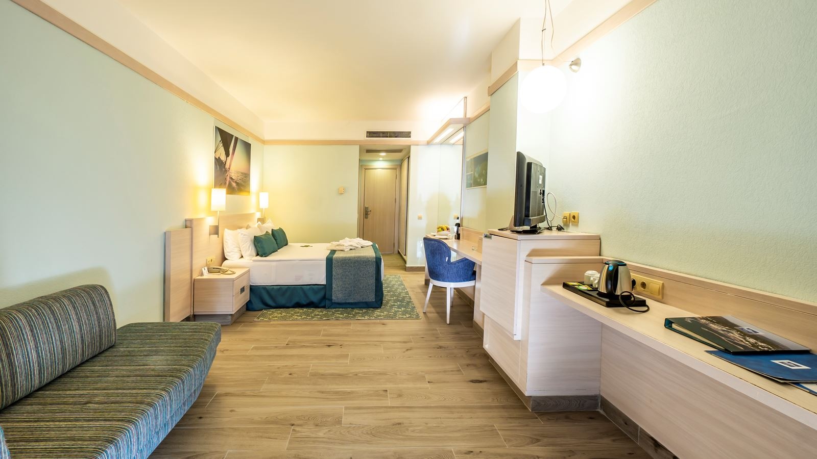 rooms-coral-standart-room-land-view