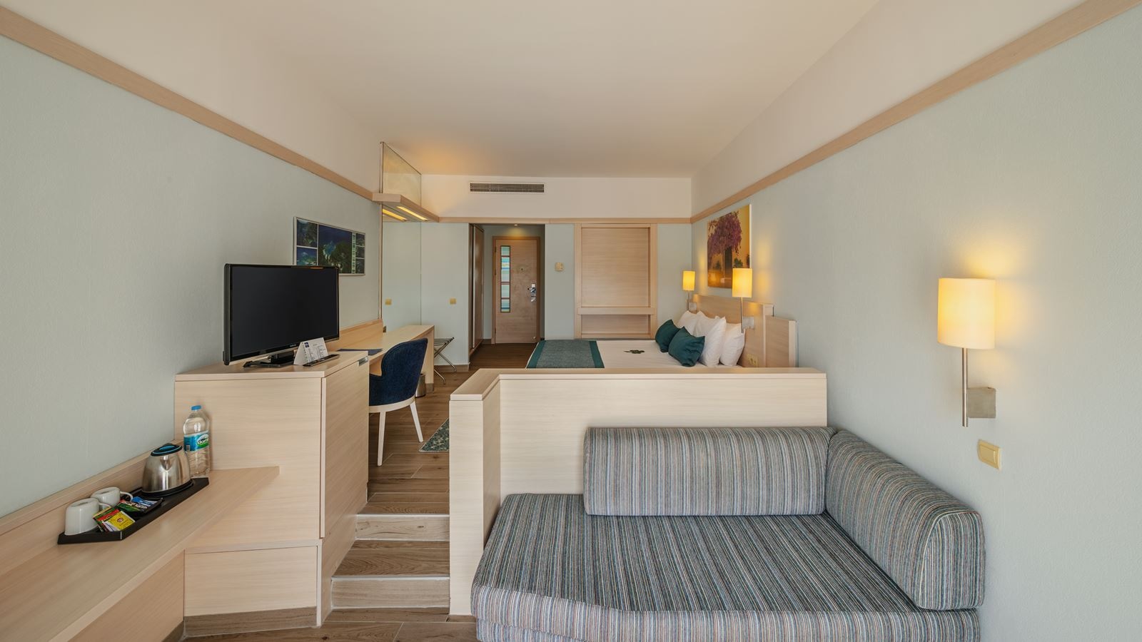 rooms-coral-large-room