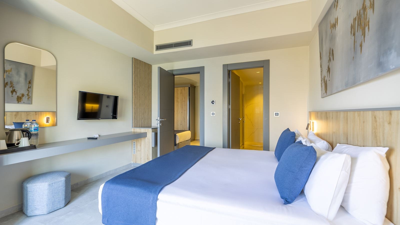 rooms-club-family-room