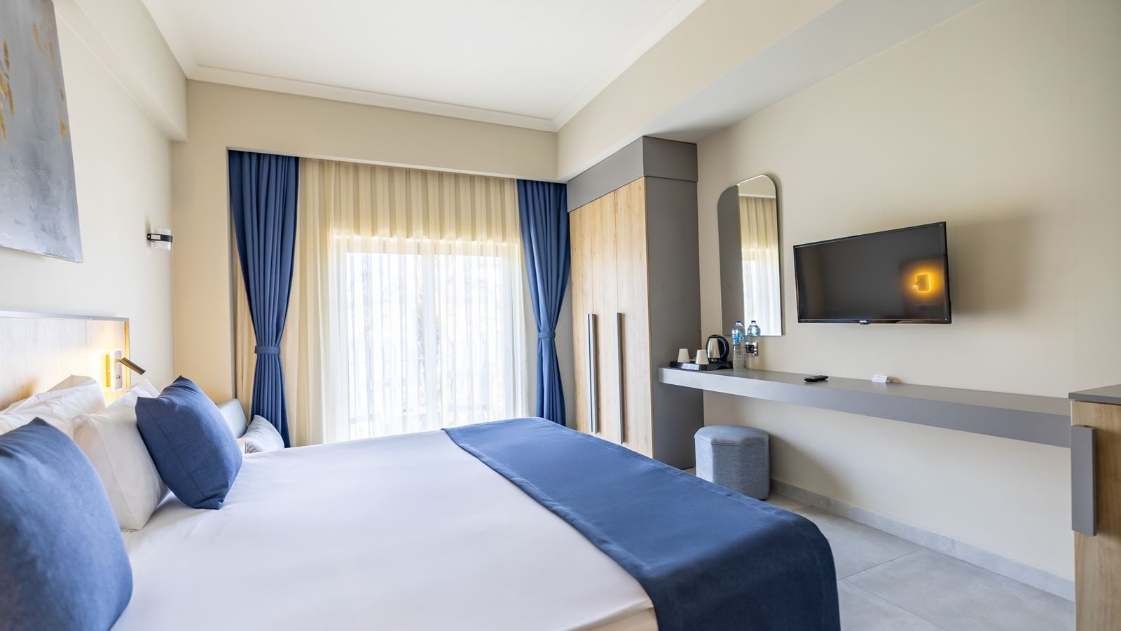 rooms-club-family-room