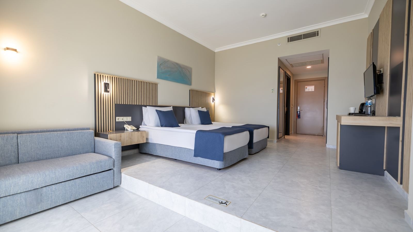 rooms-club-standard-land-view-room