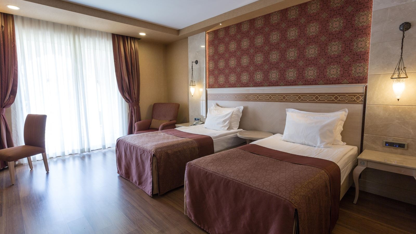 rooms-deluxe-superior-family-room