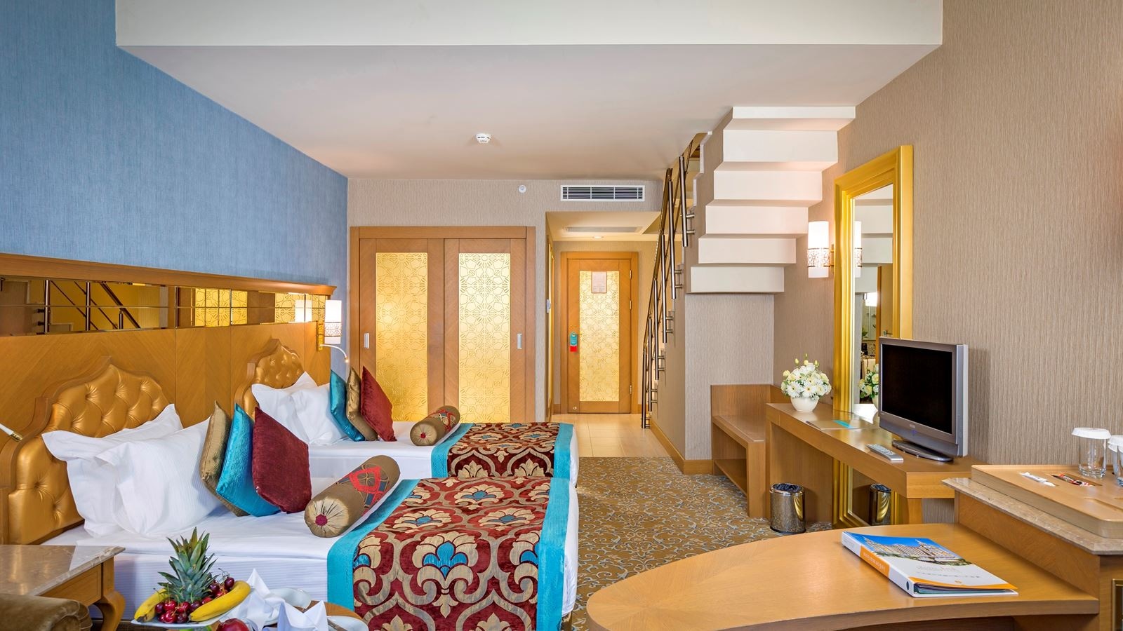 rooms-dublex-family-room