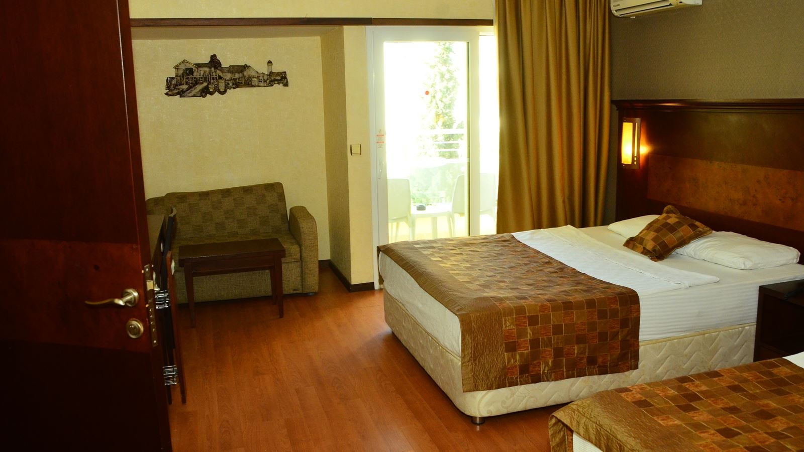 rooms-family-room-sea-view