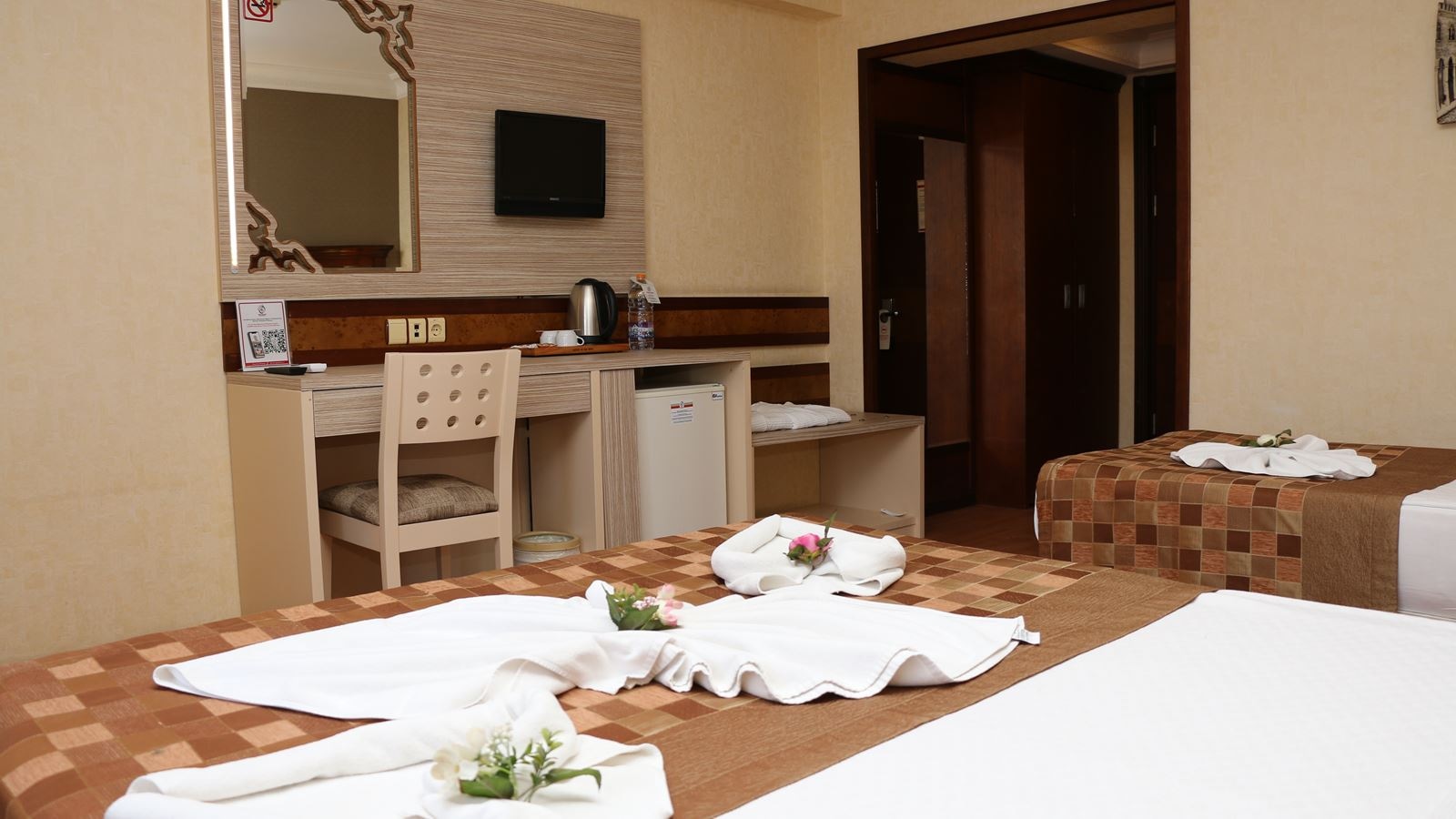 rooms-standard-room-land-view