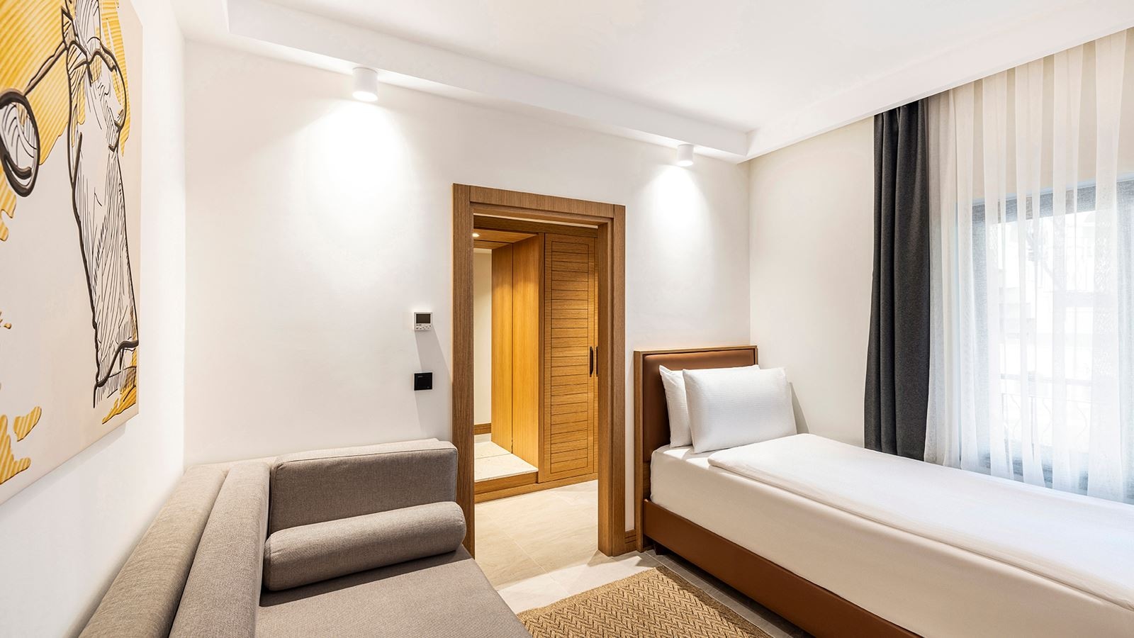 rooms-superior-family-room