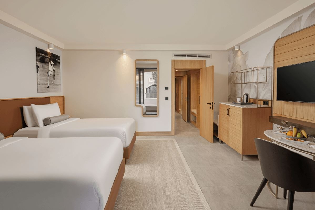 rooms-coral-large-prom