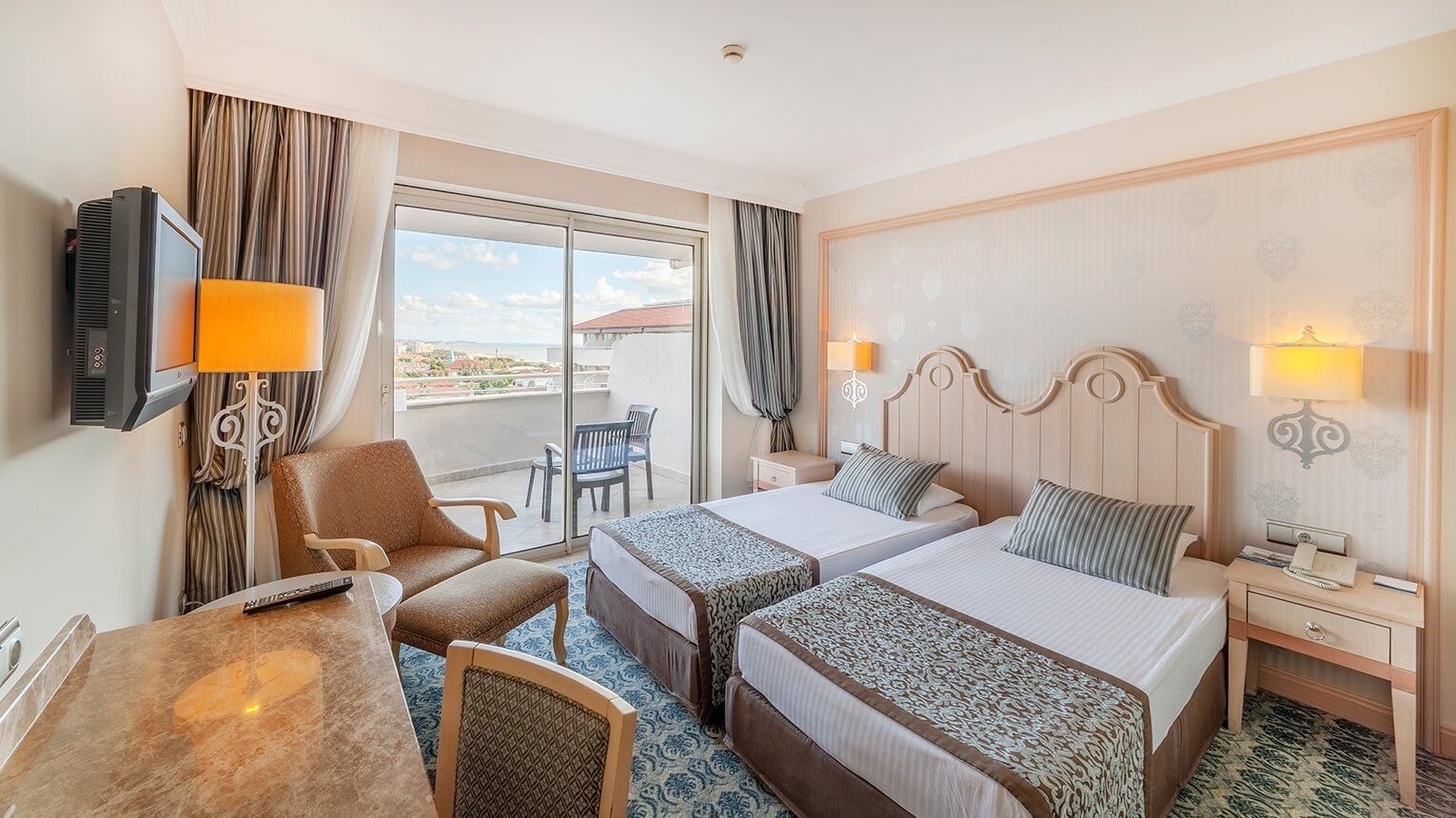 rooms-deluxe-land-view