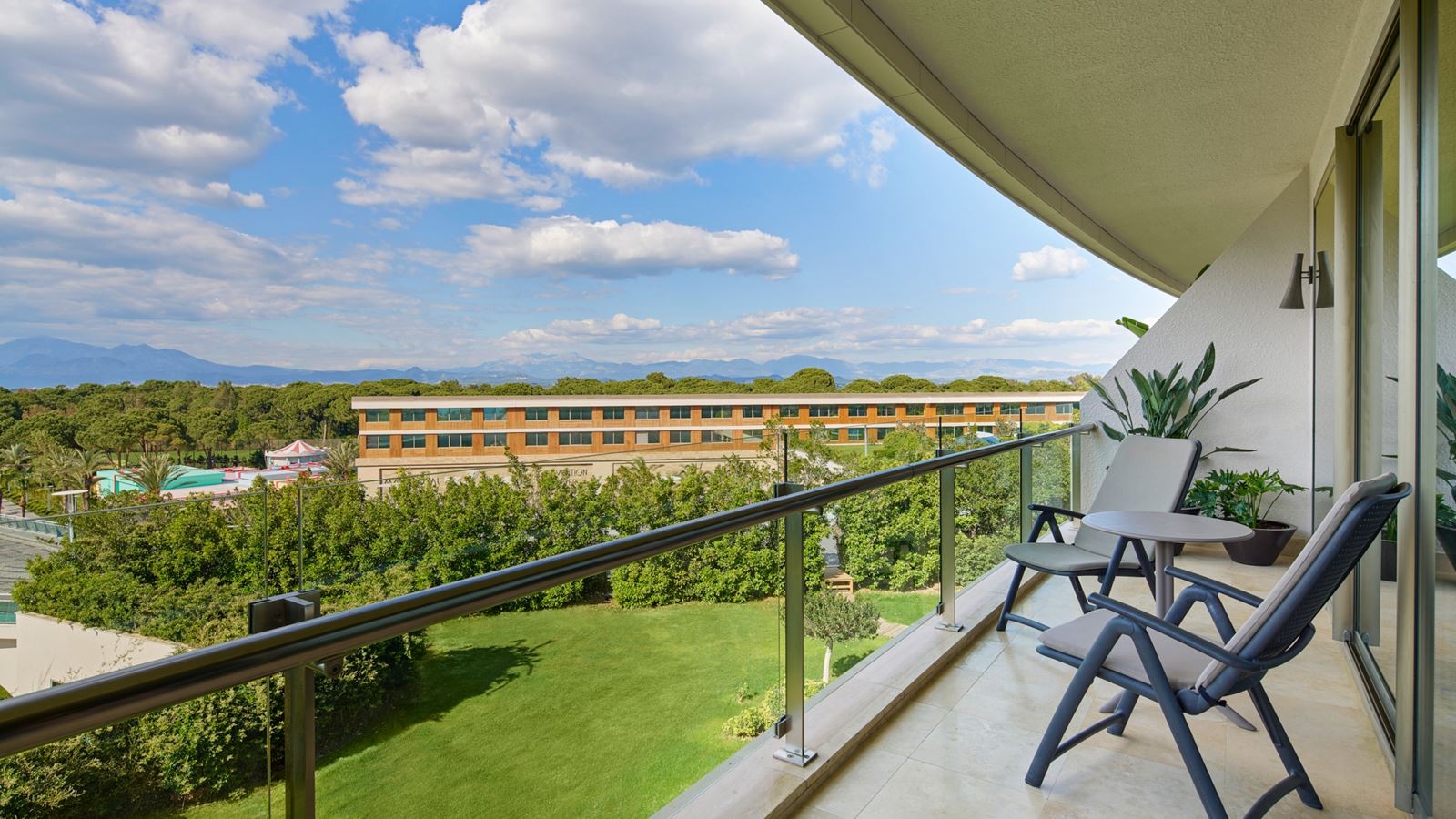 rooms-suite-land-view