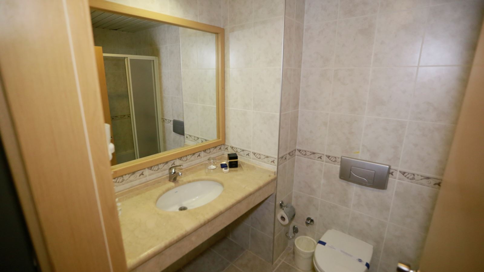 rooms-standard-room-away-from-the-beach