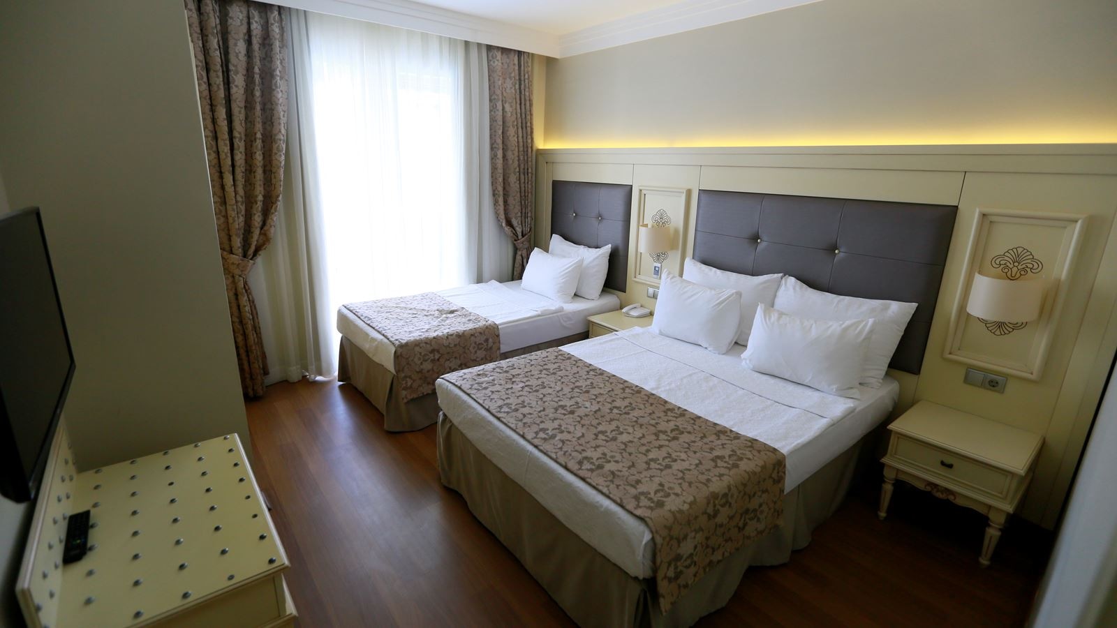 rooms-family-connecting-room