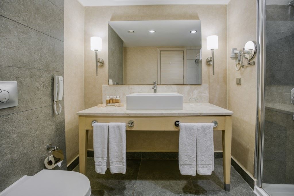 rooms-deluxe-family-room