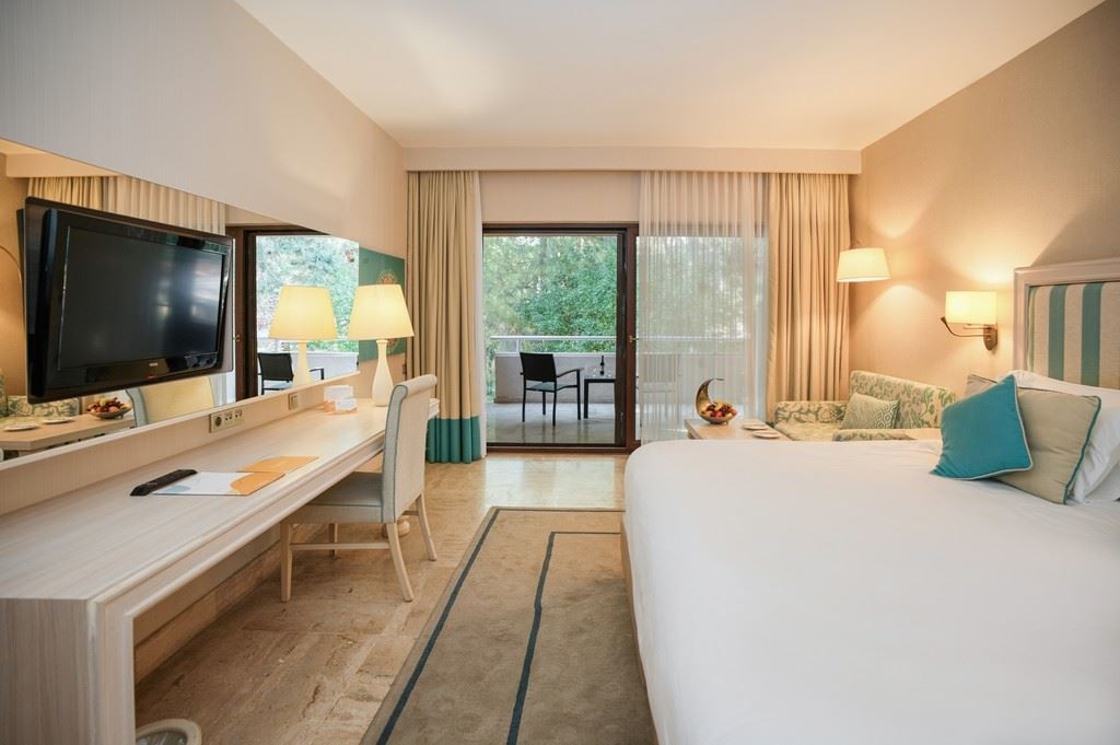 rooms-deluxe-family-room