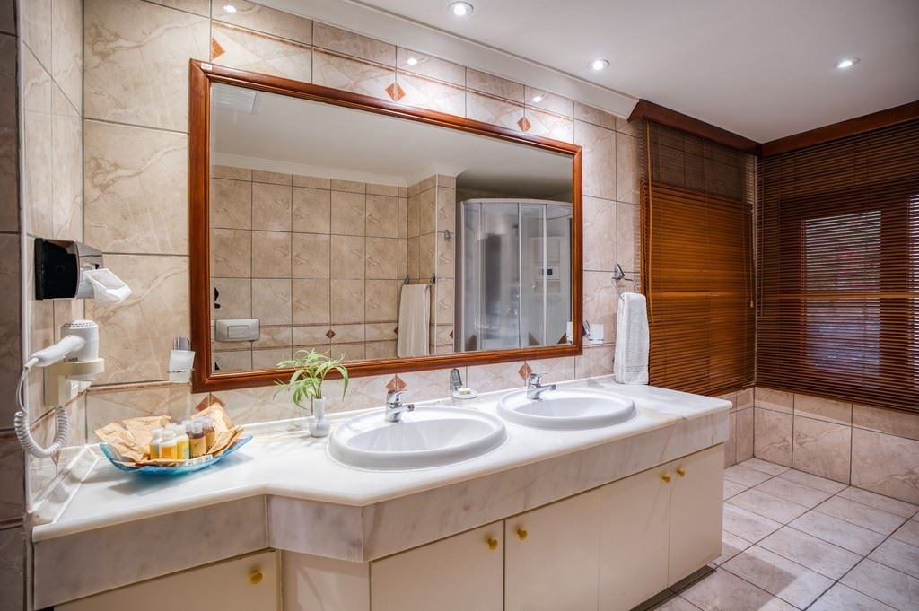 rooms-honeymoon-room