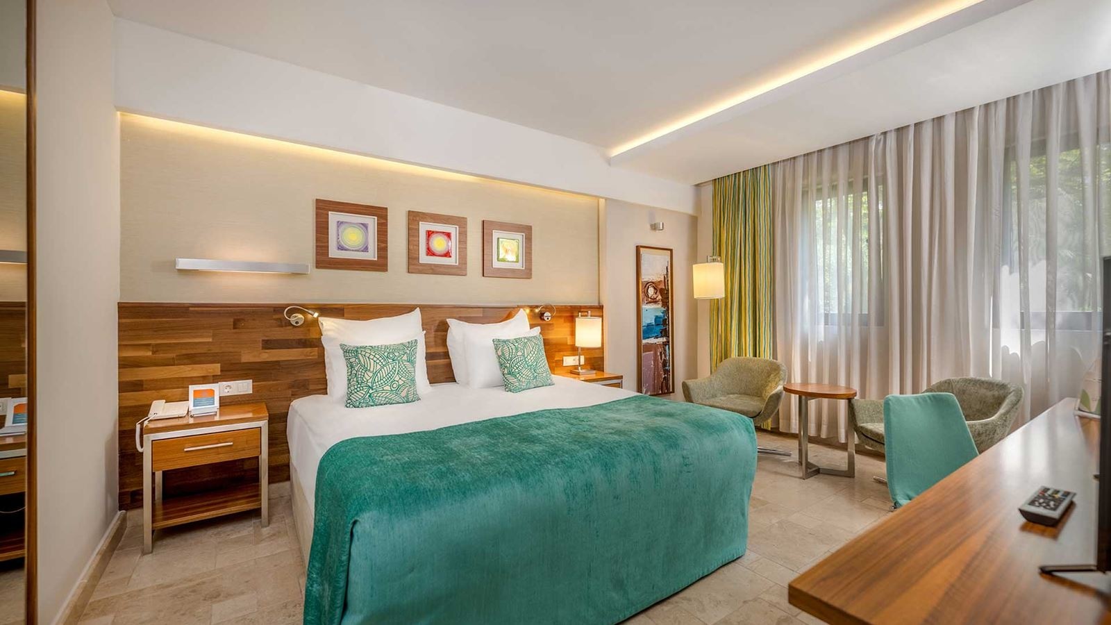 rooms-club-family-deluxe-suite-room