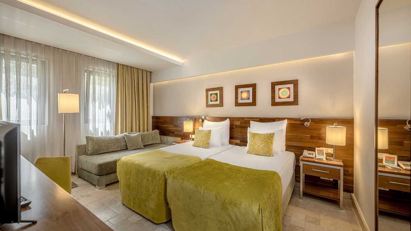 rooms-club-family-deluxe-suite-room