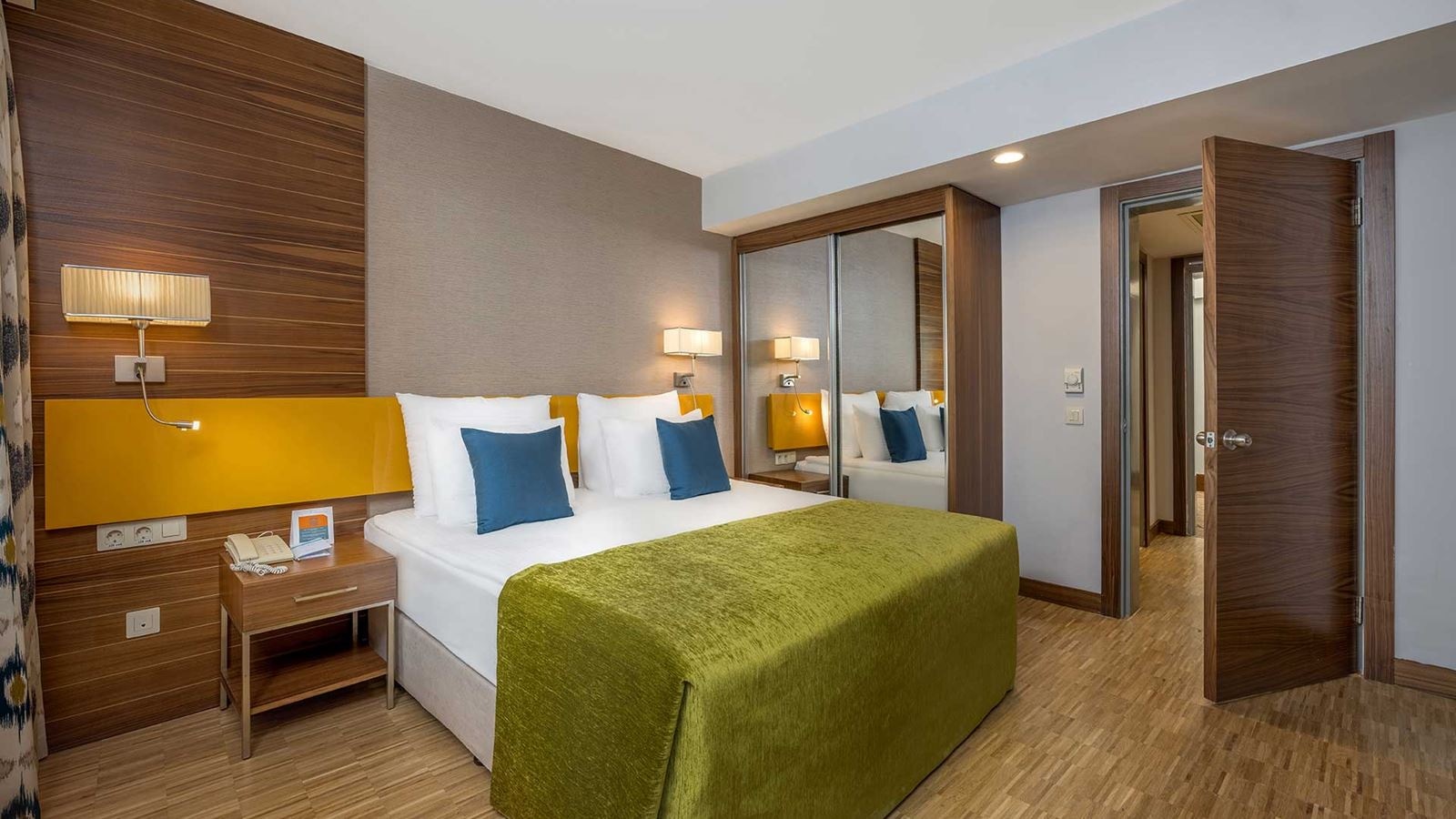 rooms-main-building-family-superior-room