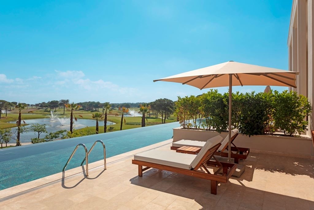 rooms-lagoon-beach-swim-up