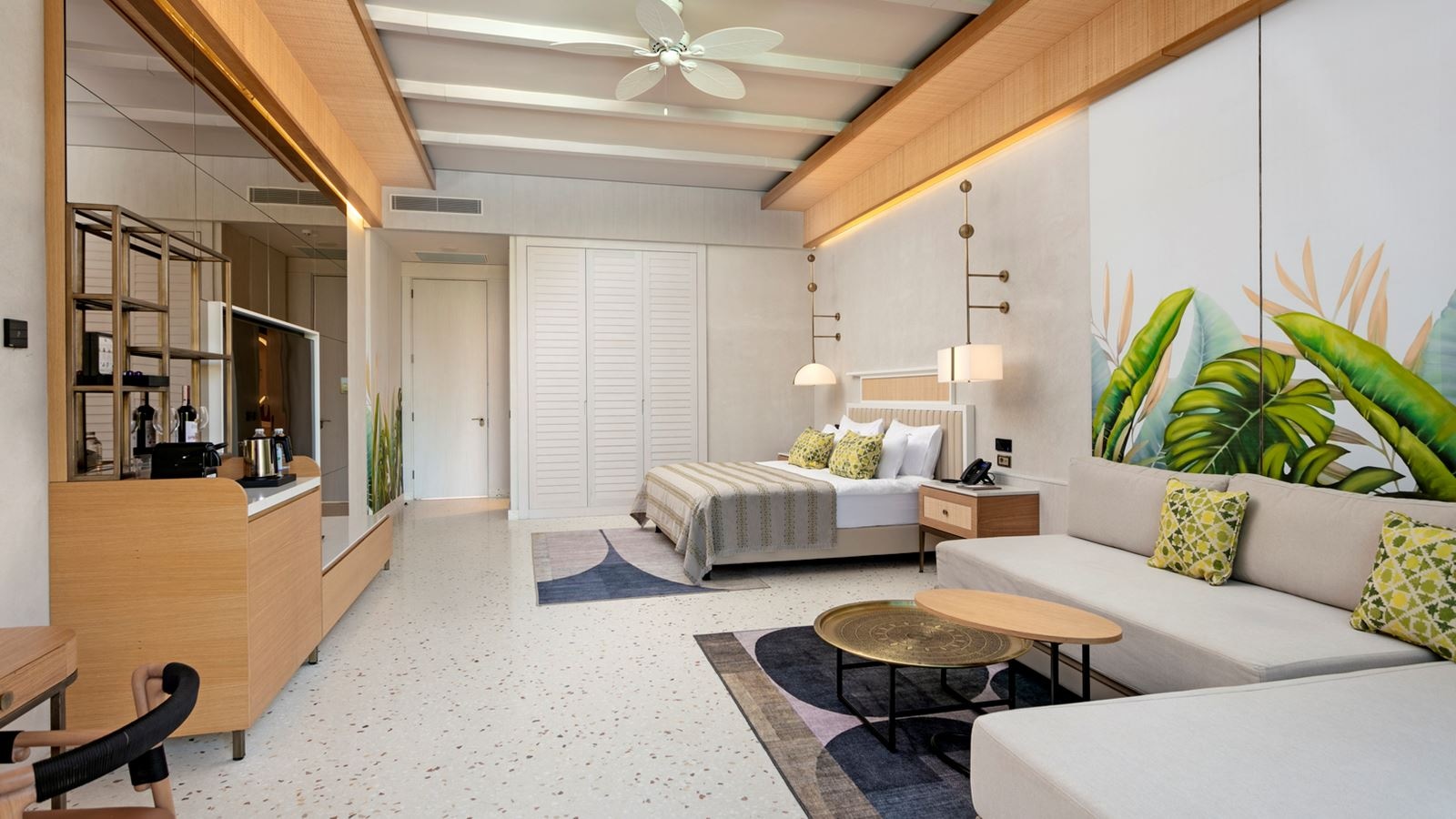 rooms-lagoon-beach-family-swim-up