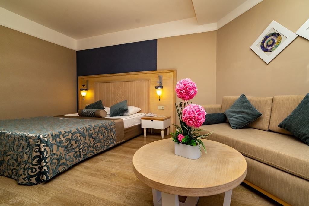 rooms-superior-room-land-view-with-balcony