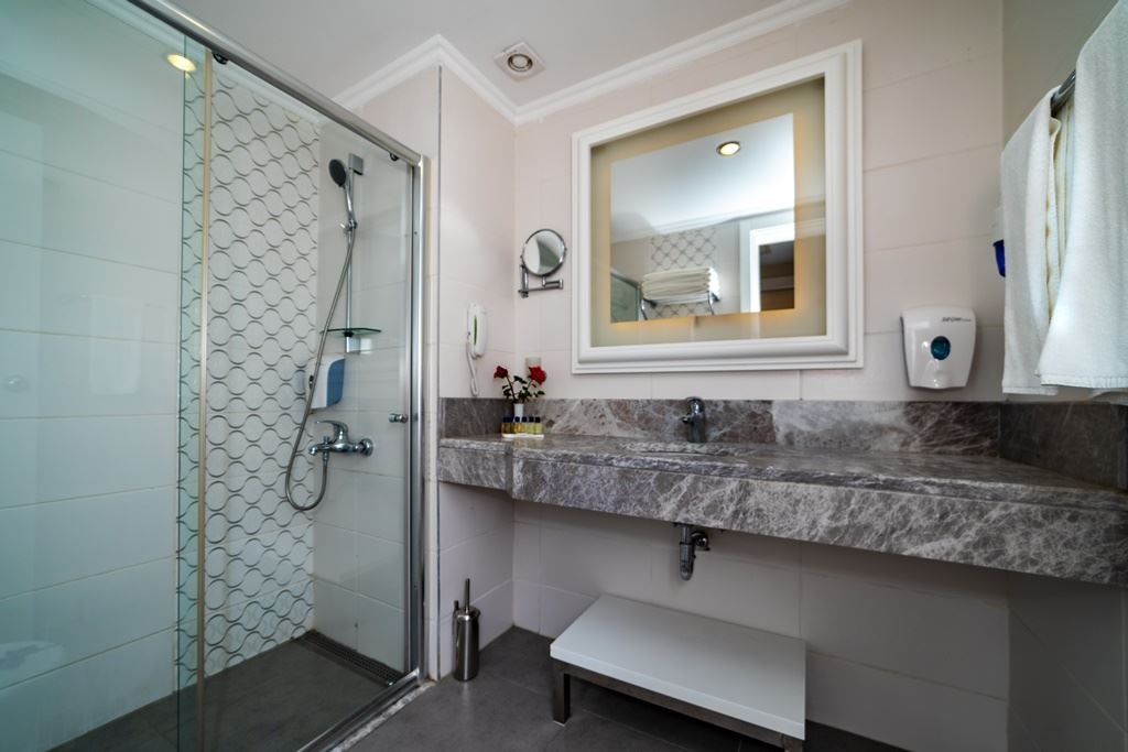 rooms-superior-bunkbed-room-side-sea-view