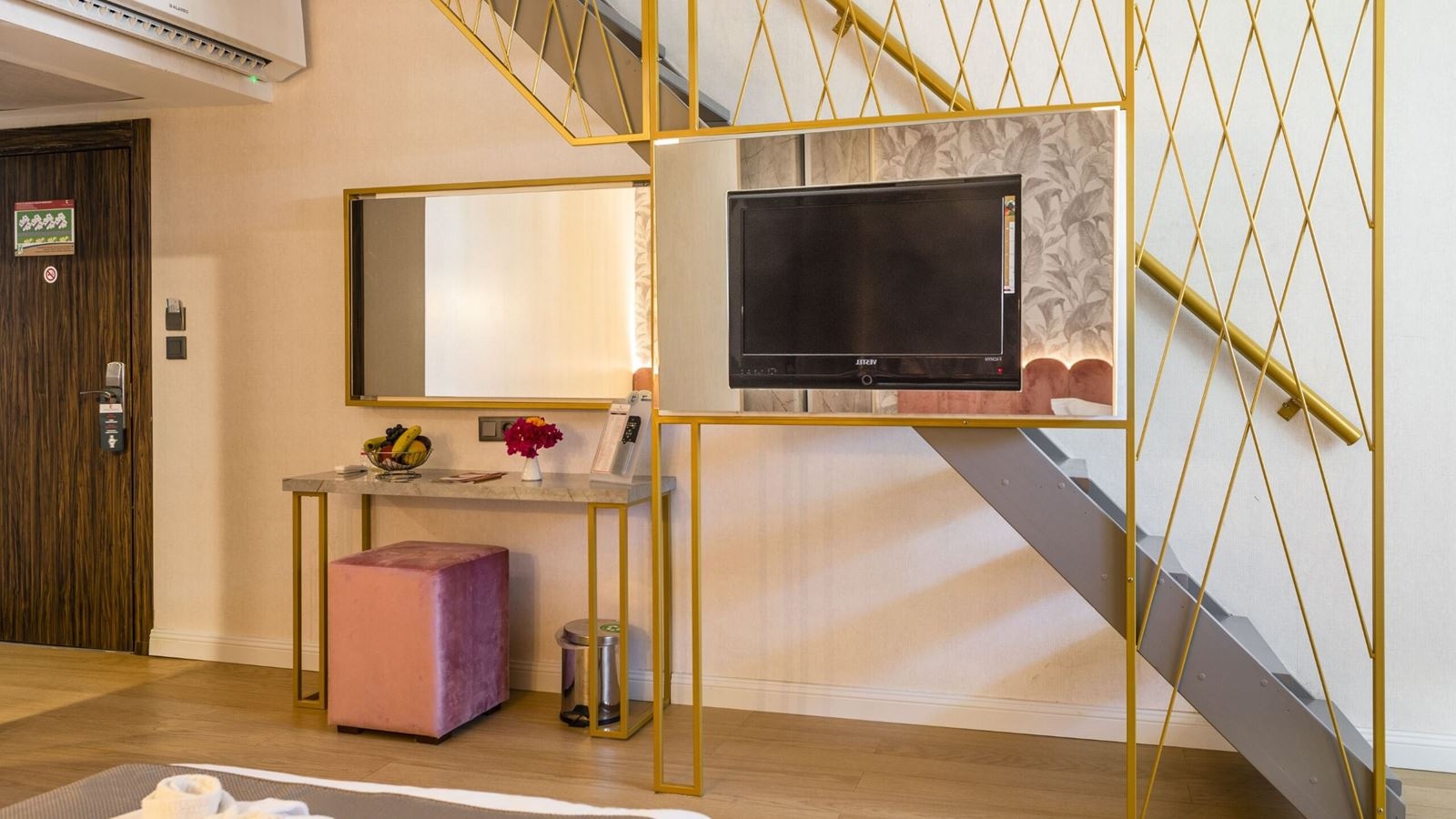 rooms-club-dublex-family-room