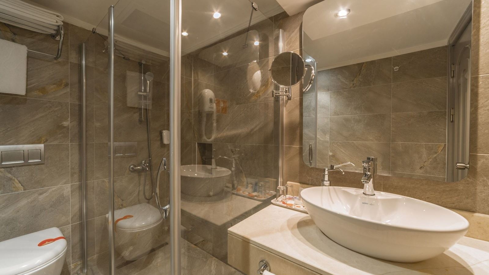 rooms-hotel-dublex-family-room-land-view