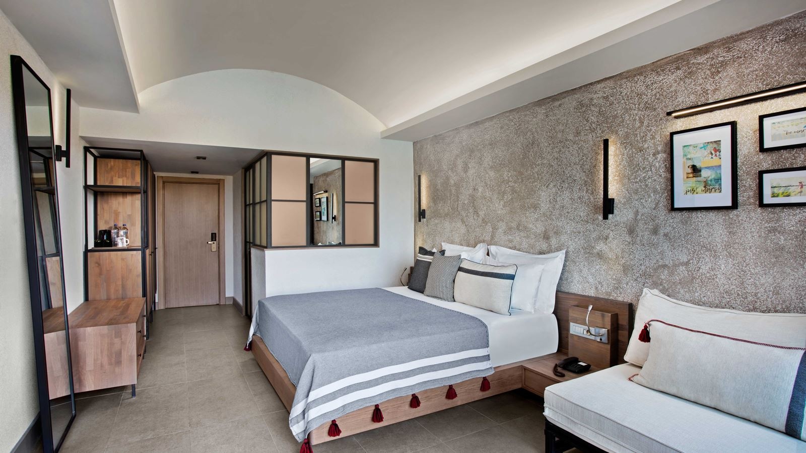 rooms-comfort-main-building-room-garden-view