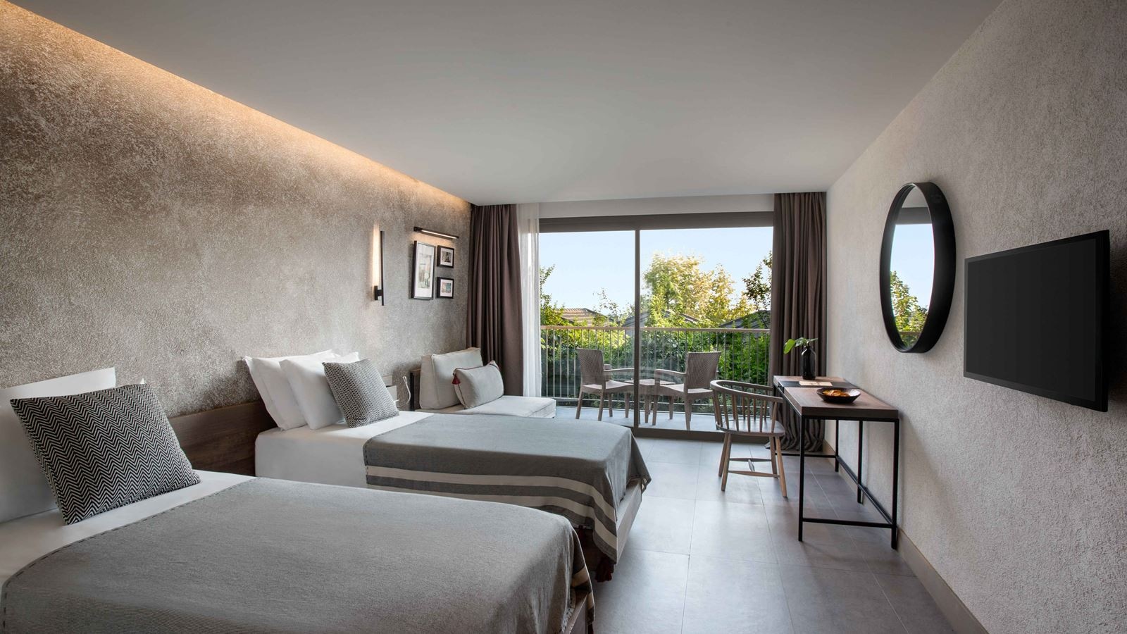 rooms-family-connection-room-garden-view