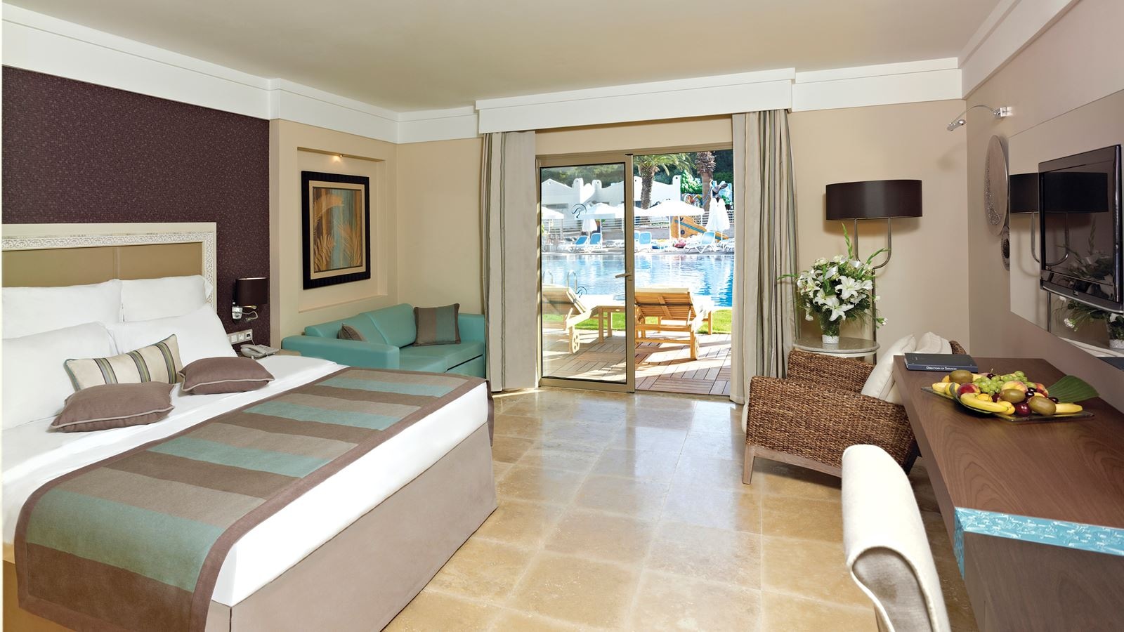 rooms-standard-pool-side