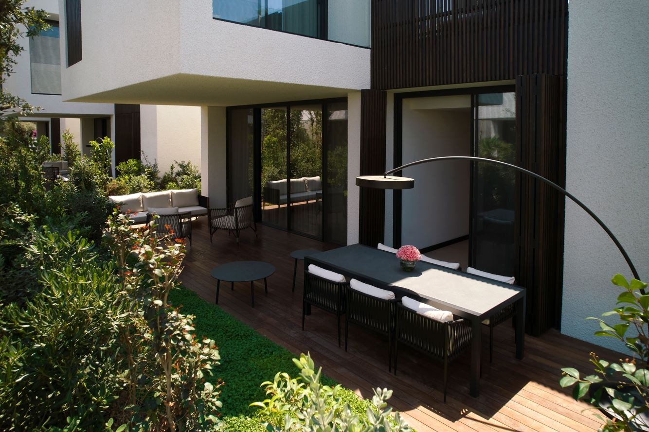 rooms-residence-garden-1+1