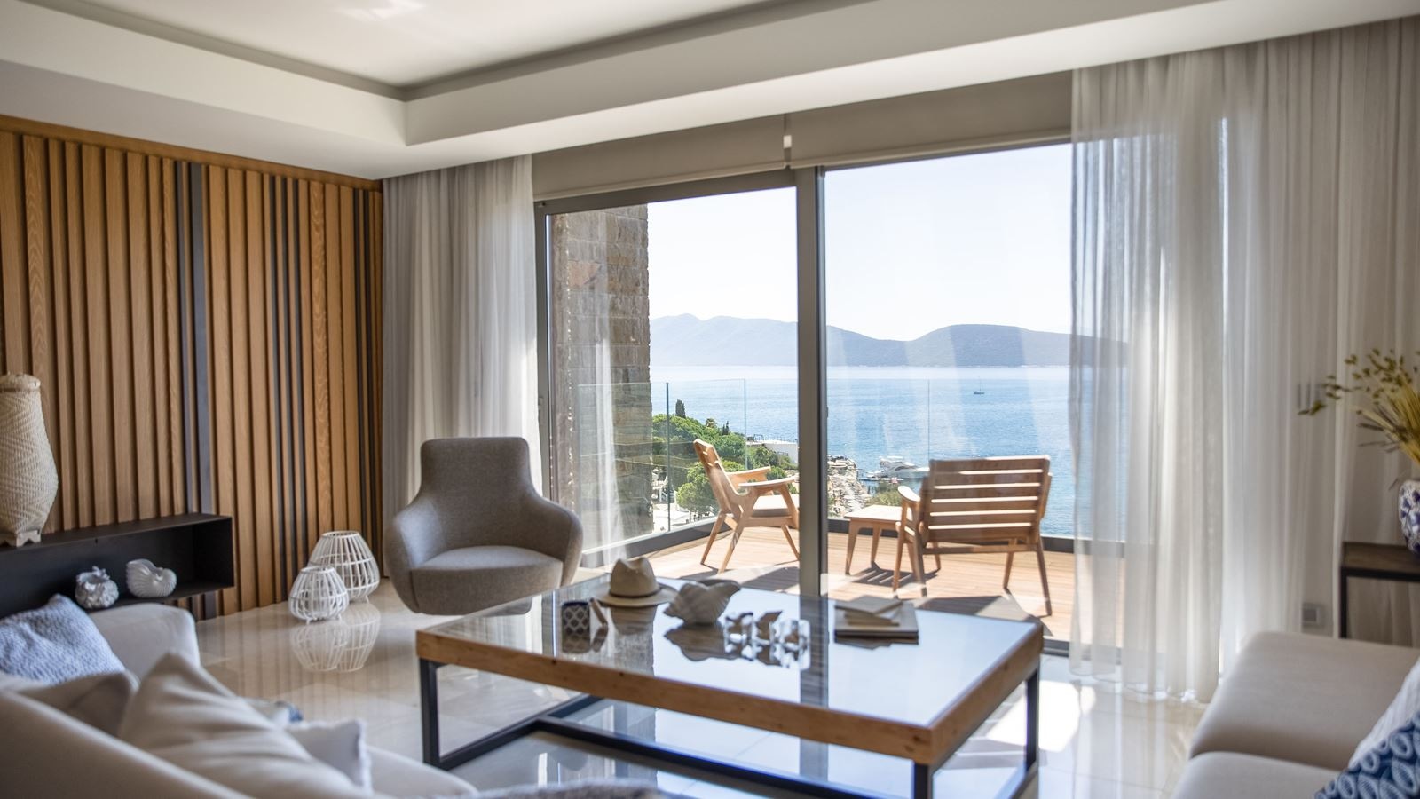 rooms-2-bedroom-sea-view-suite