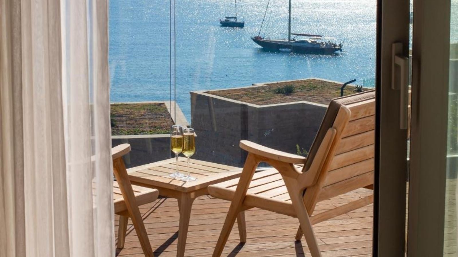 rooms-2-bedroom-sea-view-suite