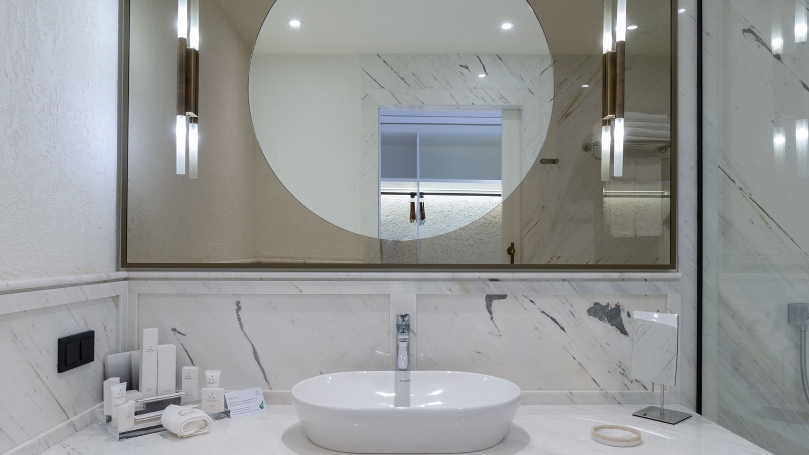 rooms-deluxe-balcony-sea-view-room