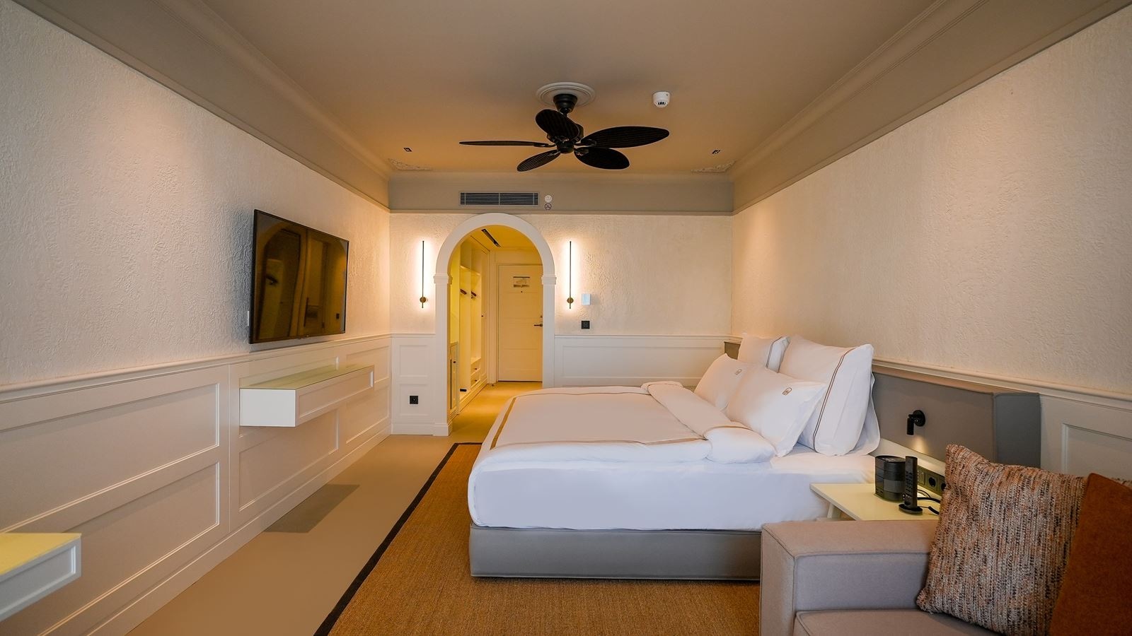 rooms-deluxe-balcony-sea-view-room