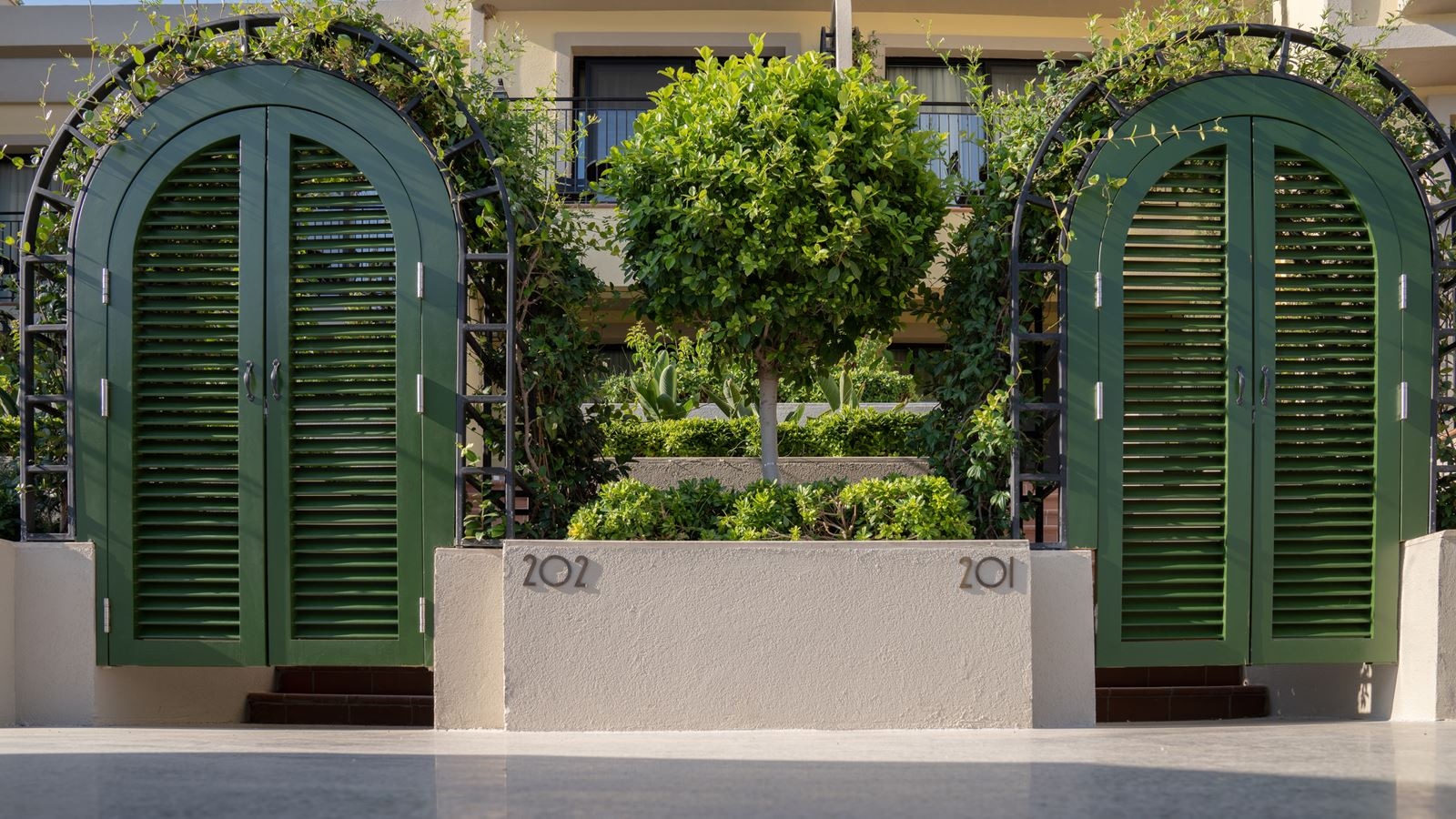 rooms-deluxe-garden-sea-view-room