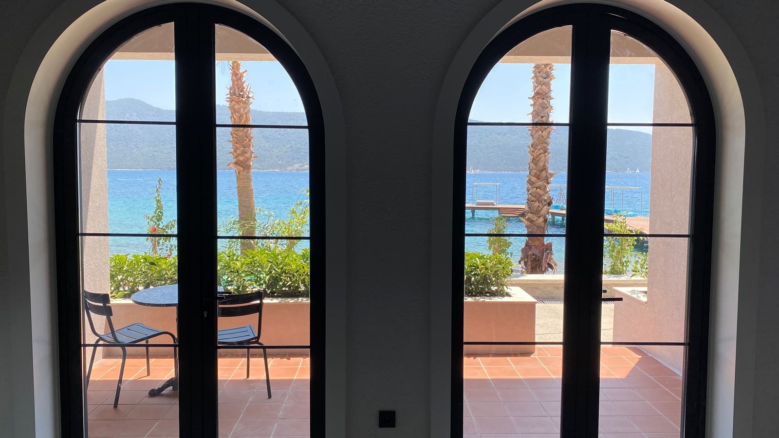 rooms-two-bedroom-beachfront-suite