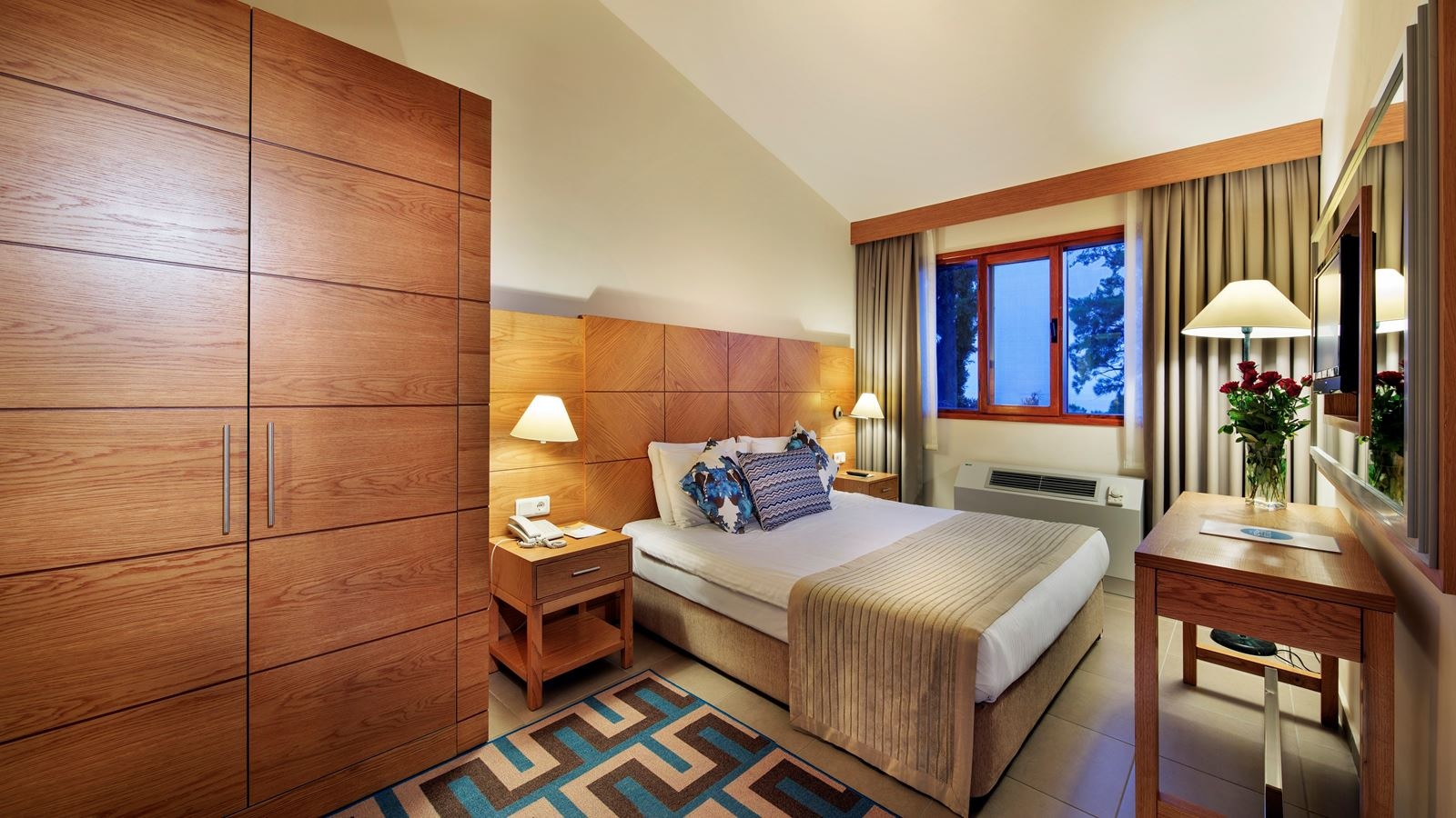 rooms-club-family-2-bedroom-balcony