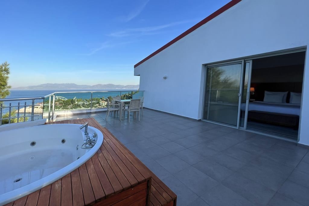 rooms-standard-terrace-suite-room