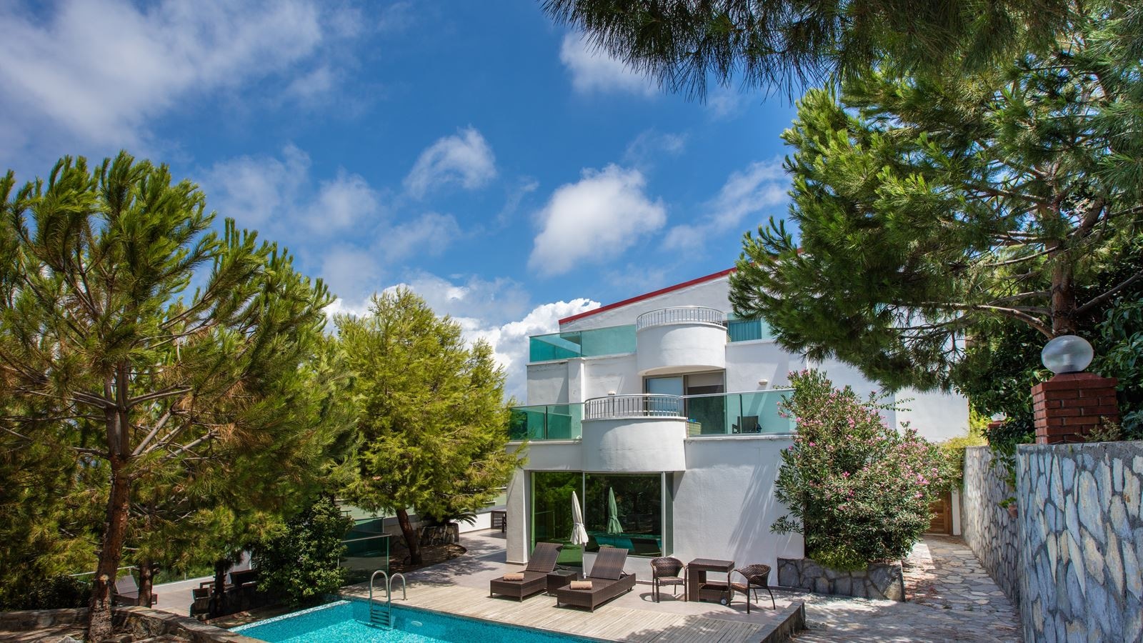 rooms-superior-suite-with-pool-king