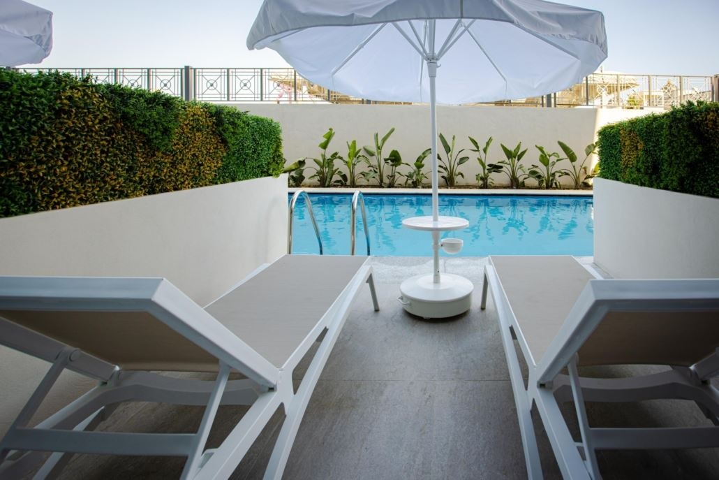 rooms-standard-room-swim-up