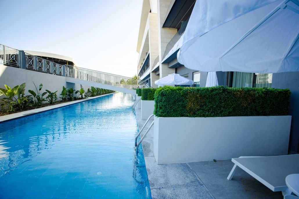 rooms-standard-room-swim-up