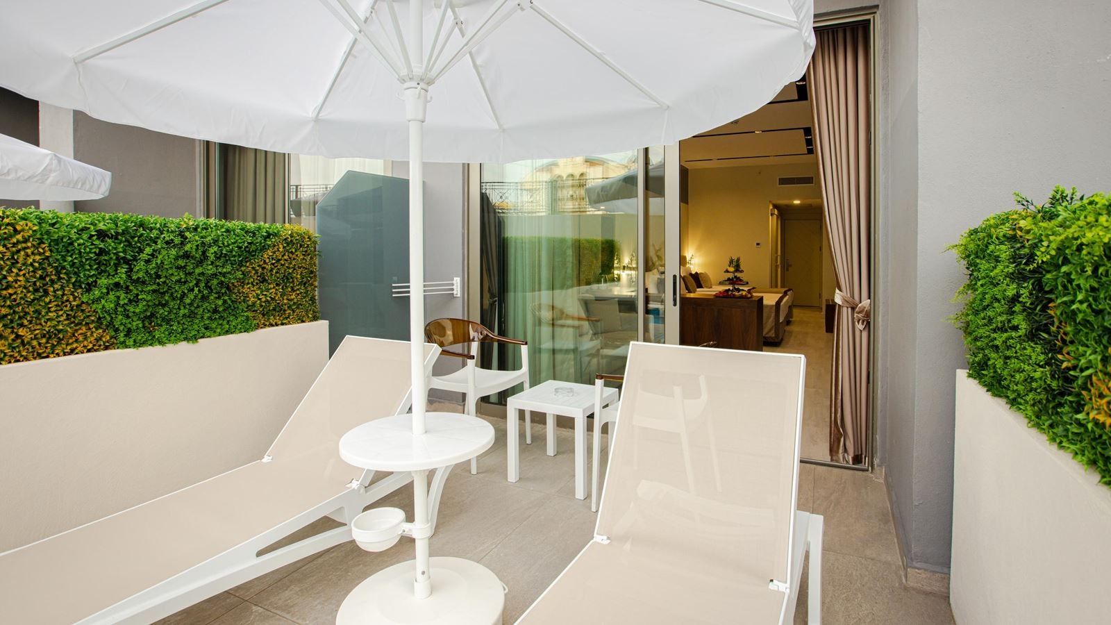 rooms-standard-room-swim-up