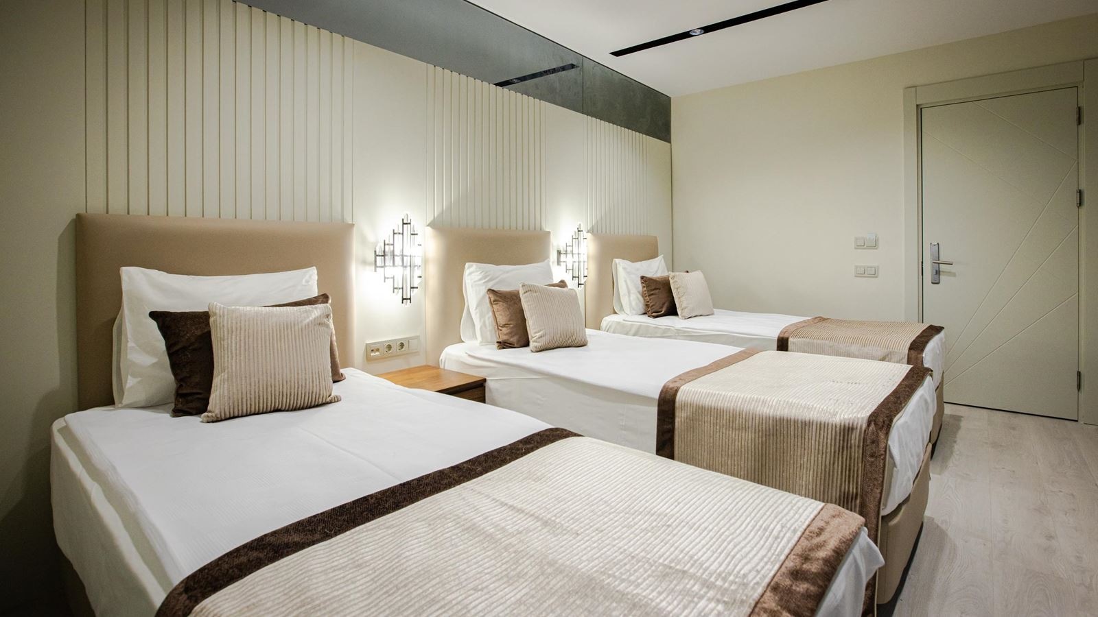 rooms-family-large-room