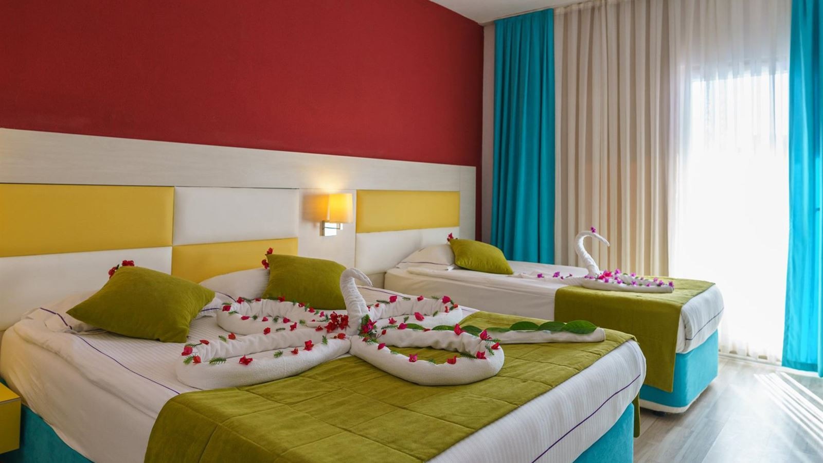 rooms-standard-room-pool-view-with-balcony