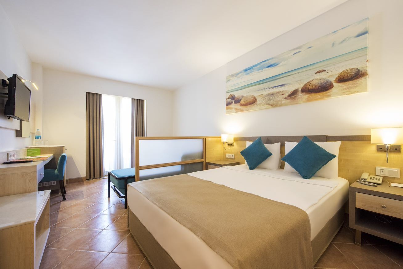 rooms-standard-large-land-view